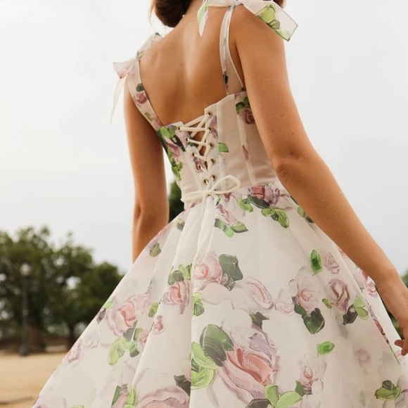 MILLA floral midi tie-strap dress - Picture 3 of 10